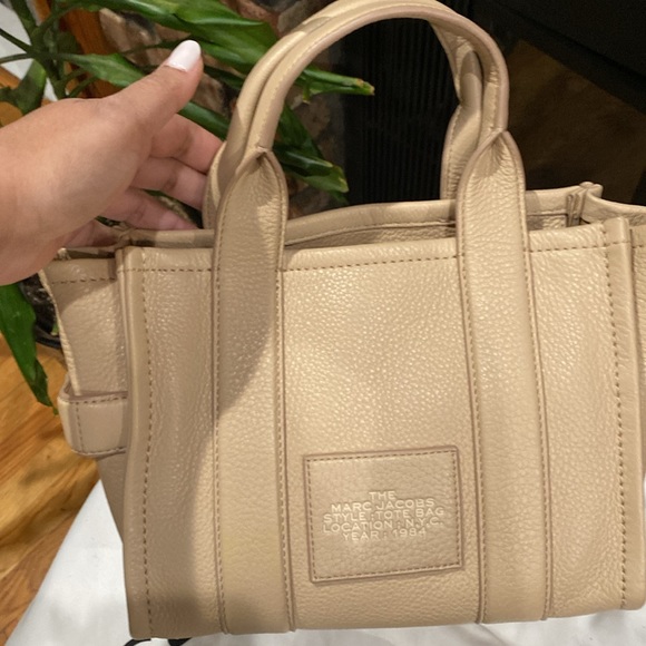Marc Jacob The leather small tote bag in beige leather - Picture 7 of 12